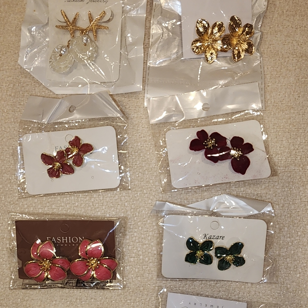 Elegant Floral Earrings Set